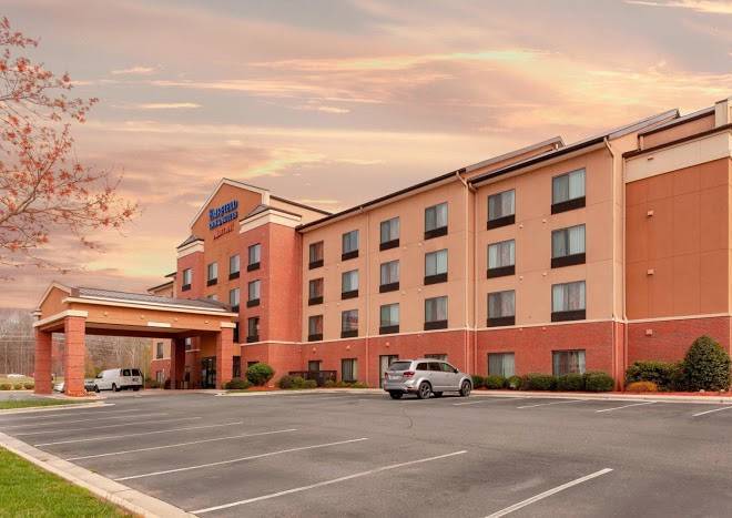 Fairfield inn & suites by marriott charlotte matthews