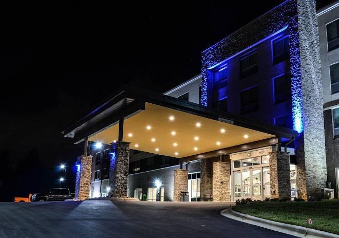 Holiday inn express & suites charlotte ne university area