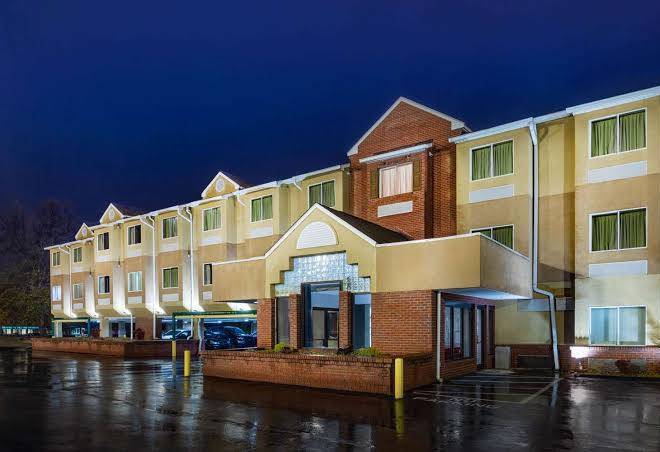 Microtel inn & suites by wyndham cornelius lake norman