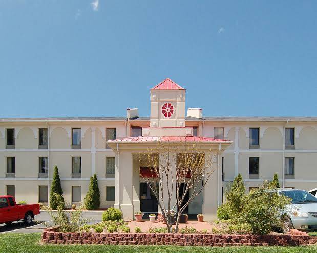 Quality inn airport near uptown