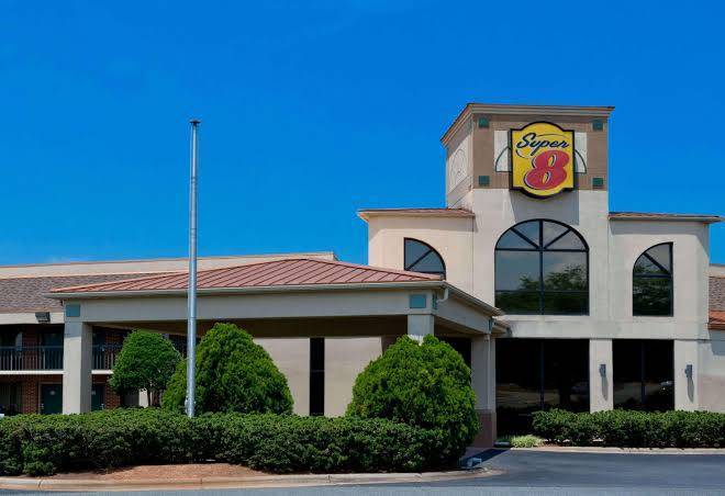 Super 8 by wyndham huntersville charlotte area
