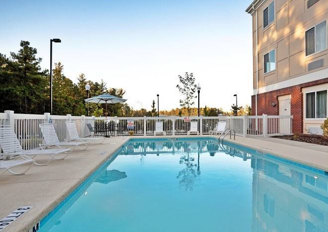 Holiday Inn Express & Suites Southern Pines Pinehurst Area Image