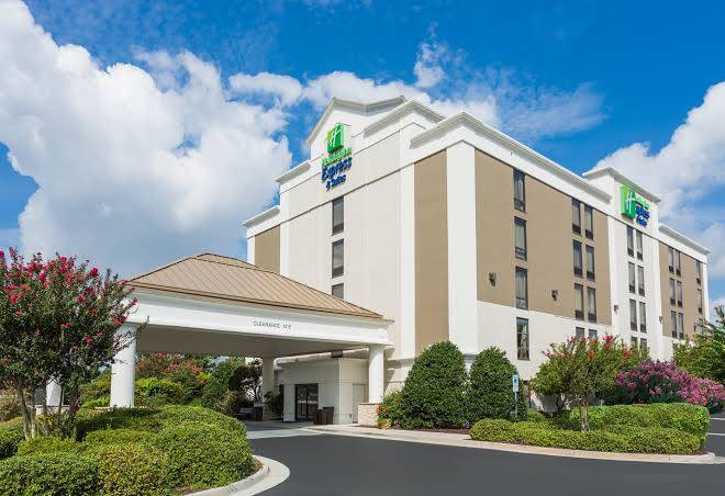 Holiday Inn Express & Suites Wilmington University Ctr Image