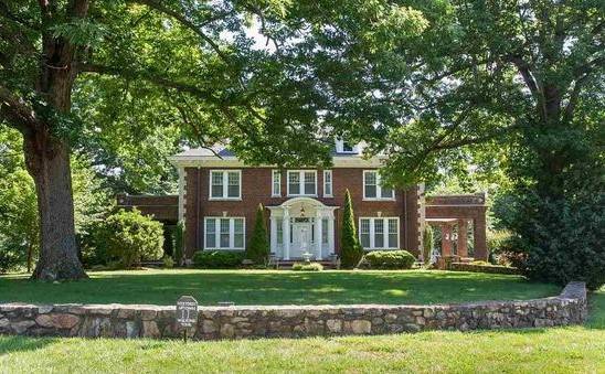 The manor on main