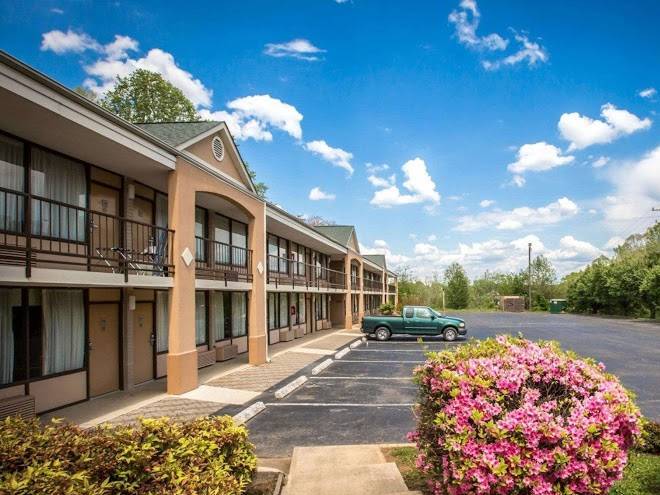 Econo lodge inn & suites pilot mountain