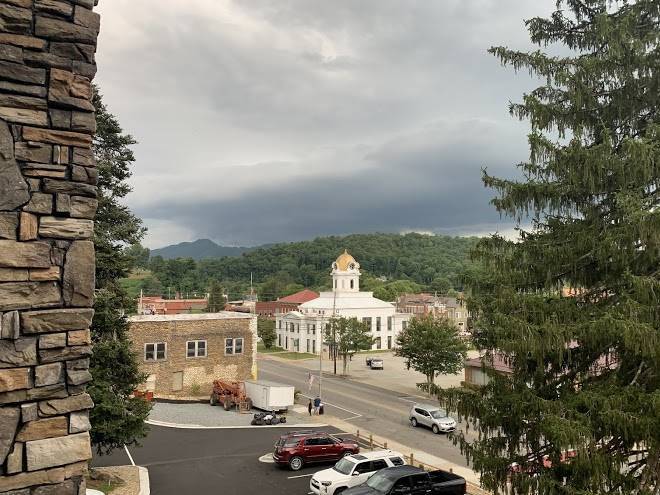 Stonebrook lodge bryson city