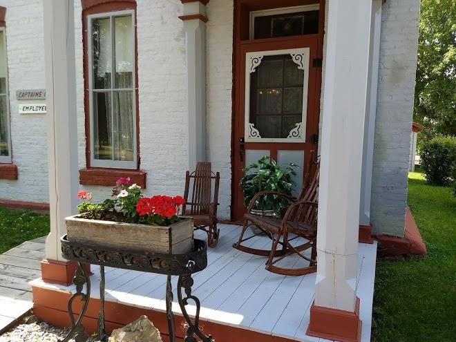 Totten Trail Inn Image