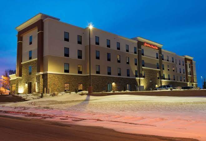 Hampton inn & suites bismarck northwest