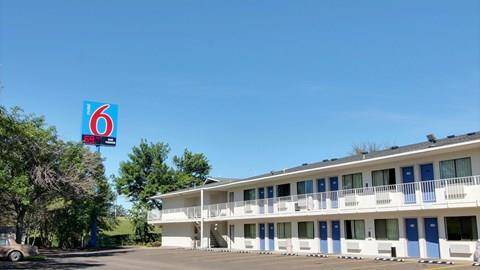 Motel 6 Bismarck Nd Image