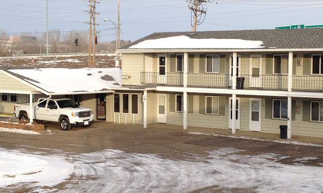 Colonial motel & rv park