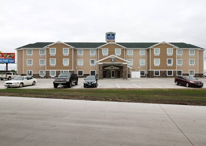 Cobblestone hotel & suites devils lake