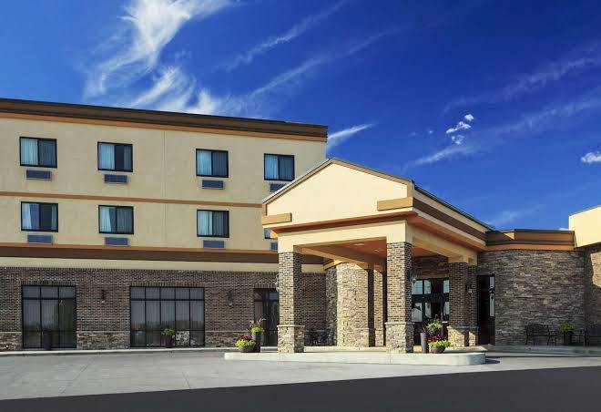 Ramada by wyndham grand dakota hotel dickinson