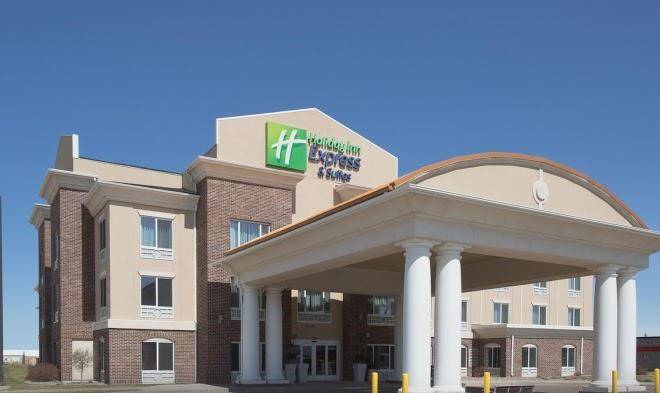 Holiday inn express & suites minot