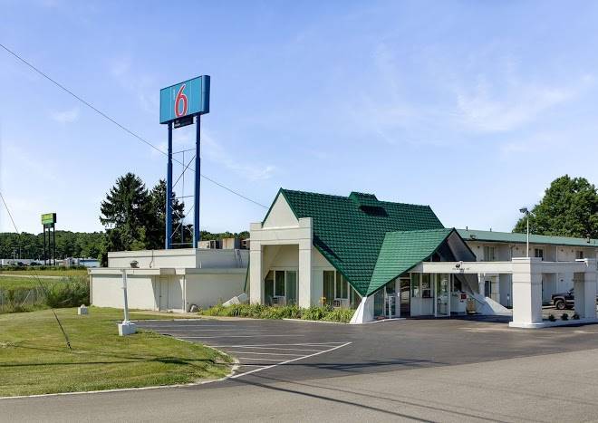 Motel 6 Geneva Oh Image