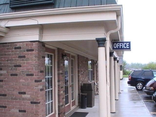 Hometown Inn Galion Image