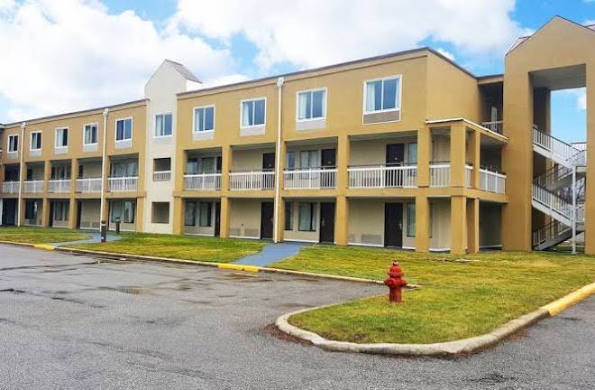 Howard Johnson By Wyndham Cleveland Airport Image