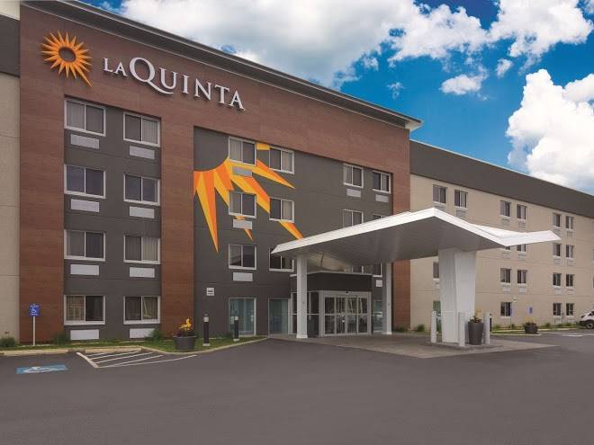 La quinta inn & suites by wyndham cleveland airport north