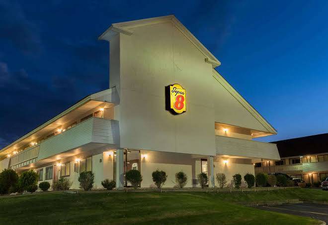 Super 8 By Wyndham Strongsville Cleveland Image