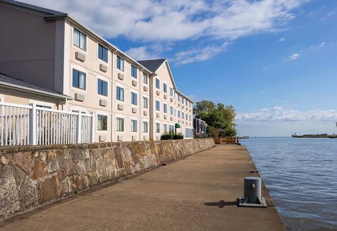 Comfort inn river's edge