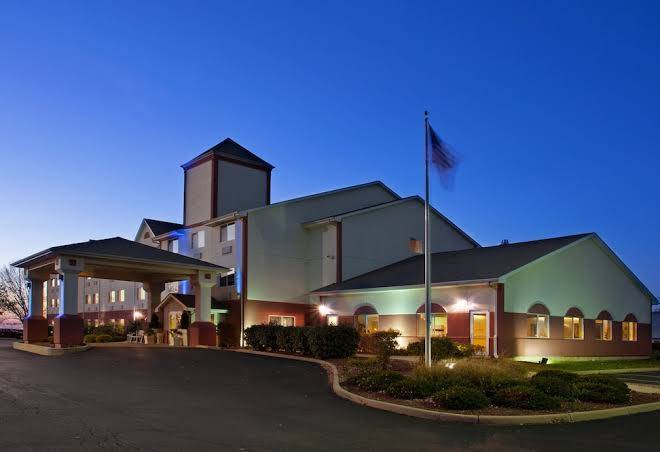 Holiday Inn Express Mt Vernon Image