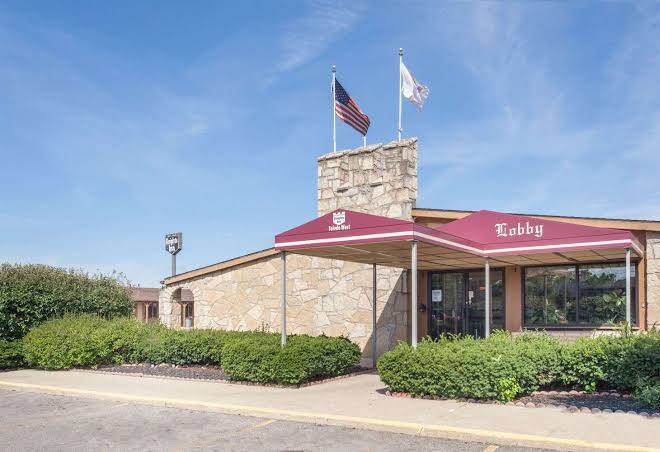 Knights inn maumee