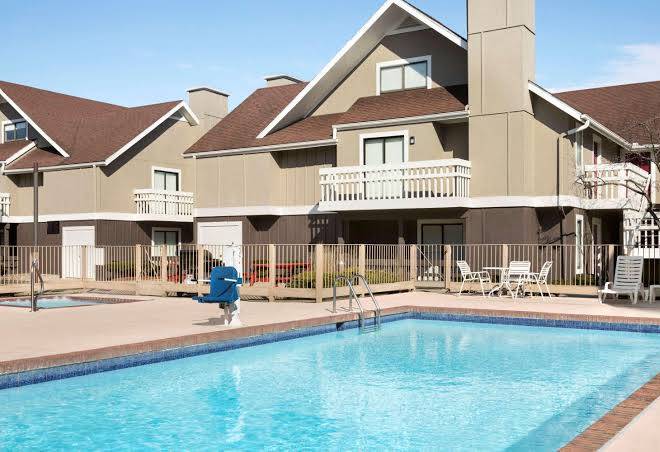 Siegel Suites Toledo Holland Image