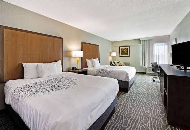 La quinta inn & suites by wyndham dayton north tipp city