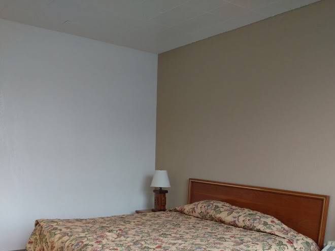 Red horse motel