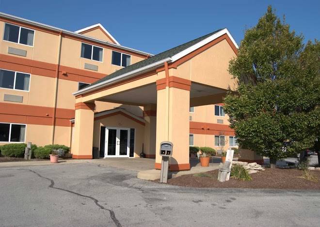 Commodore perry inn & suites
