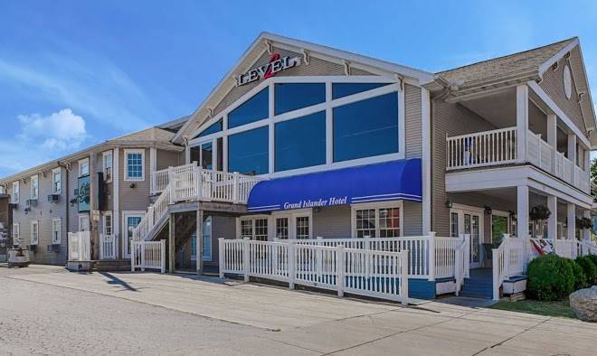 Grand islander hotel