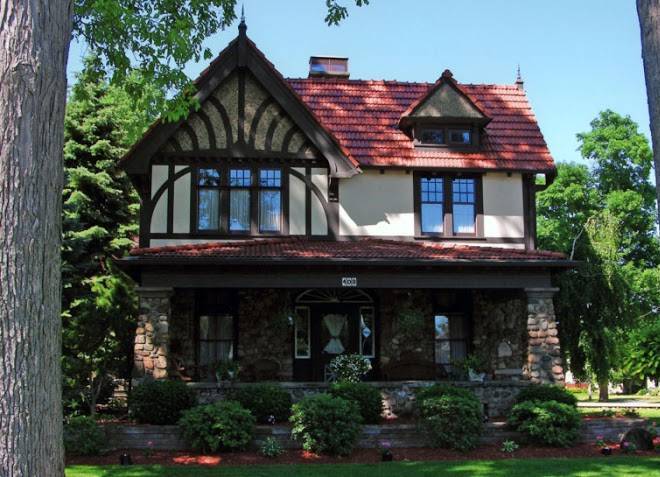 Victorian Tudor Inn Image