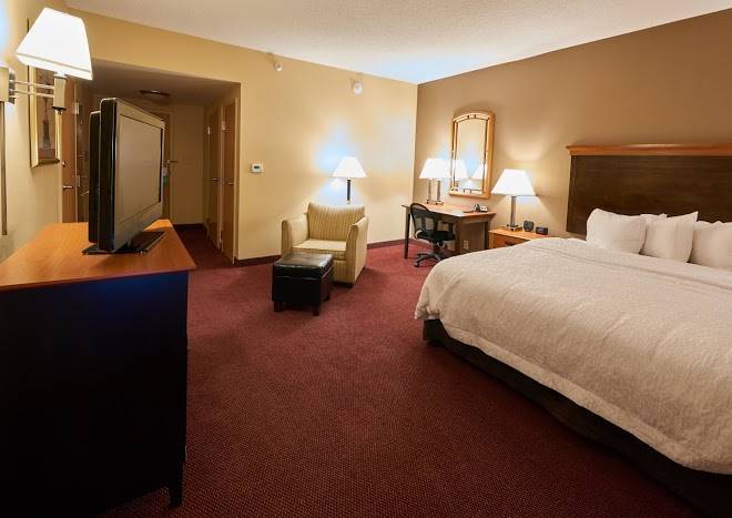 Hampton Inn Massillon Image