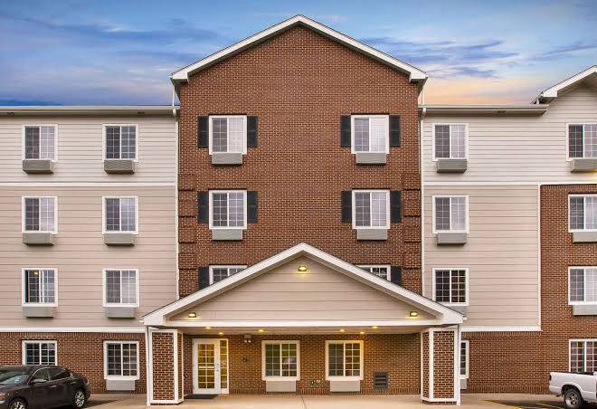Woodspring suites akron