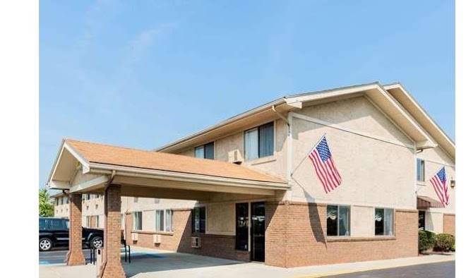 Super 8 By Wyndham Franklin Middletown Area Image