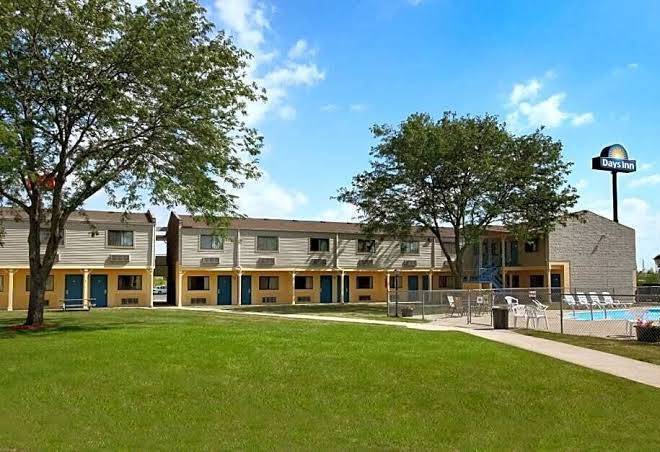 Days Inn By Wyndham Bowling Green Image