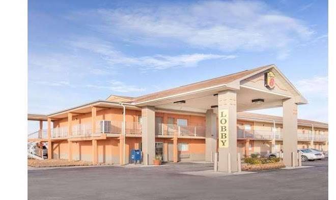 Super 8 By Wyndham Millbury Toledo Image