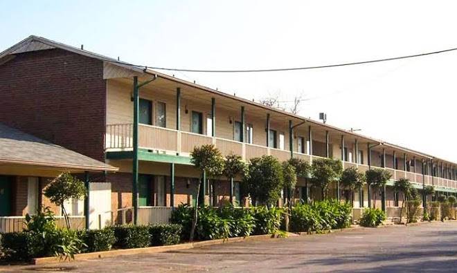 Oak hill inn and suites