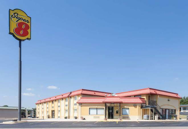 Super 8 by wyndham clinton