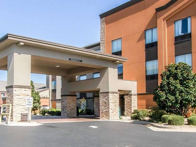 Comfort inn & suites pauls valley city lake