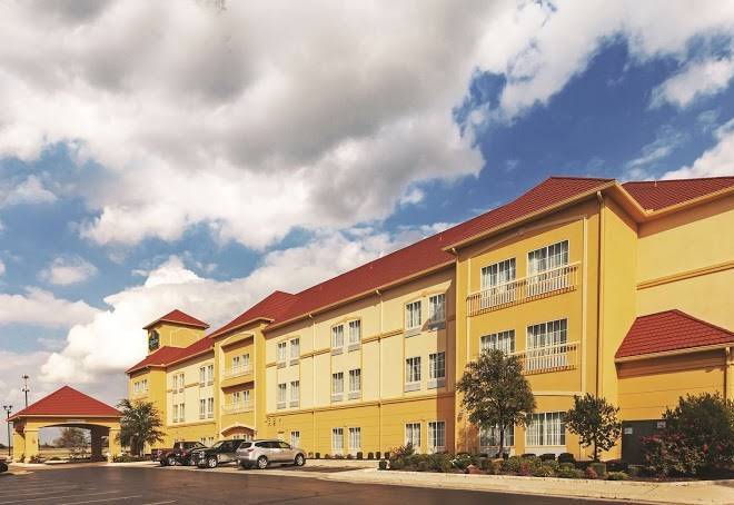 La quinta inn & suites by wyndham shawnee