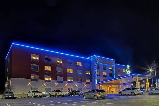 Holiday inn express & suites tulsa ne claremore