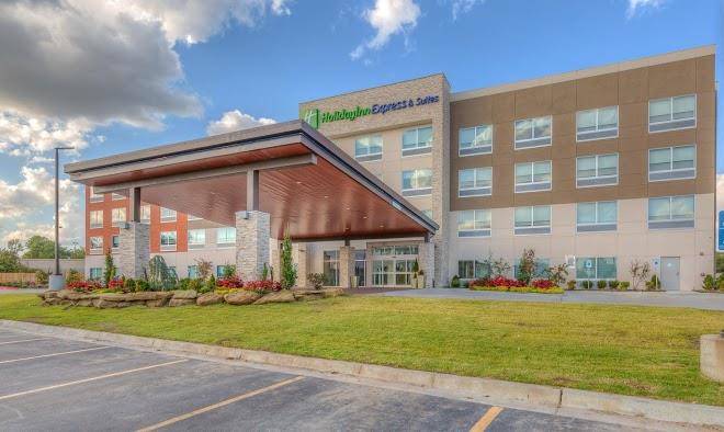 Holiday inn express & suites tulsa midtown
