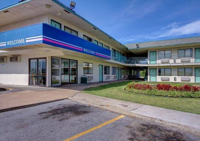 Motel 6 tulsa west