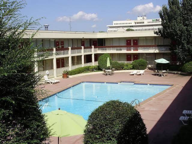 Trade winds central inn
