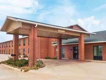 Days Inn By Wyndham Alva Image