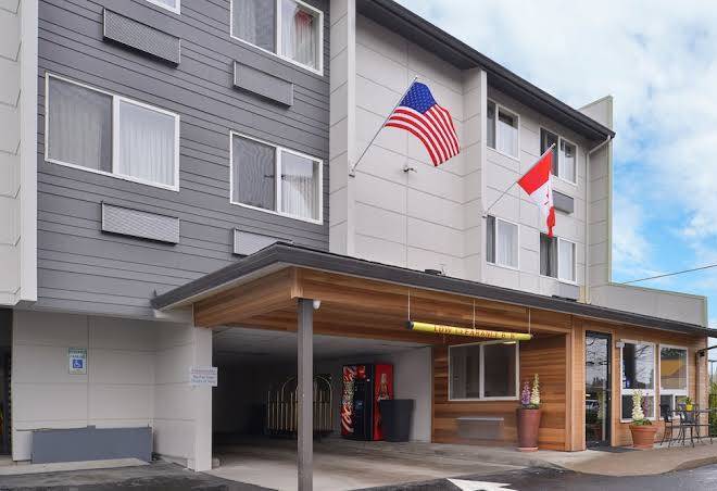 Clackamas inn & suites