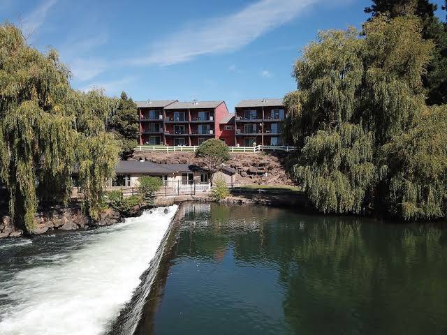 Bend riverside inn and suites