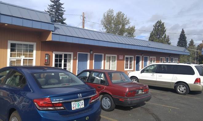 Royal gateway motel