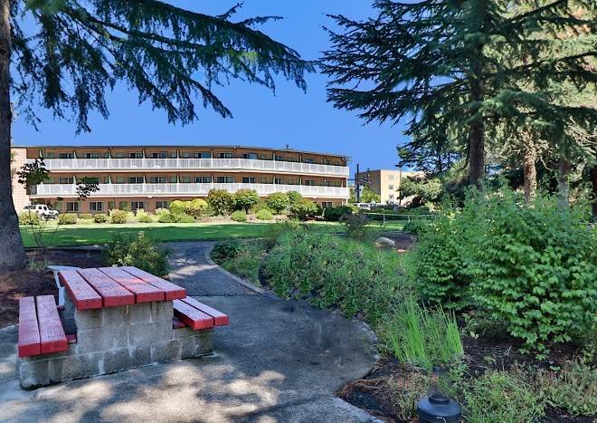 Riverfront inn roseburg