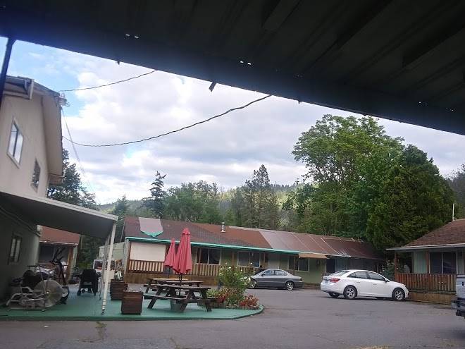 Rogue river inn
